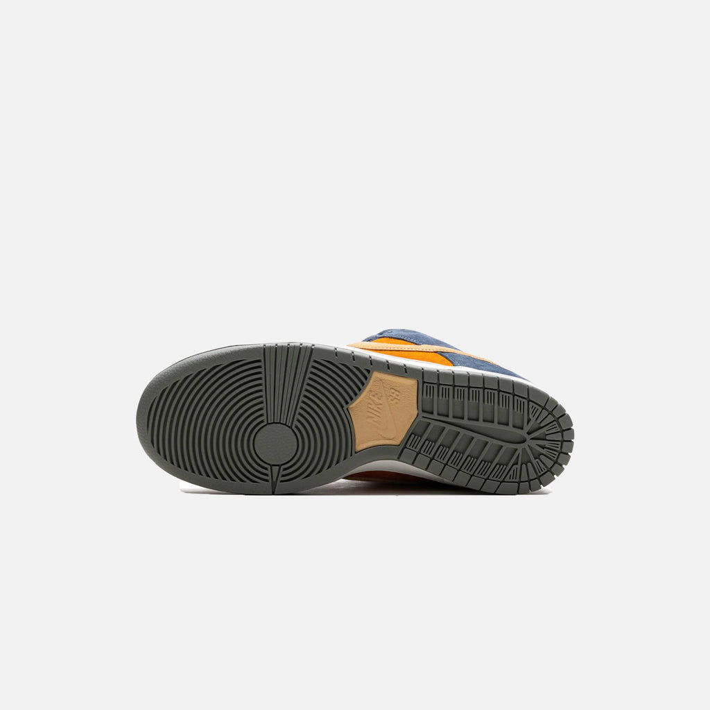 SB Dunk Low "Light Carbon/Monarch"